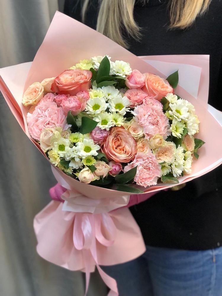 Букет цветов из: Гвоздики, Розы и Хризантемы в Авангард