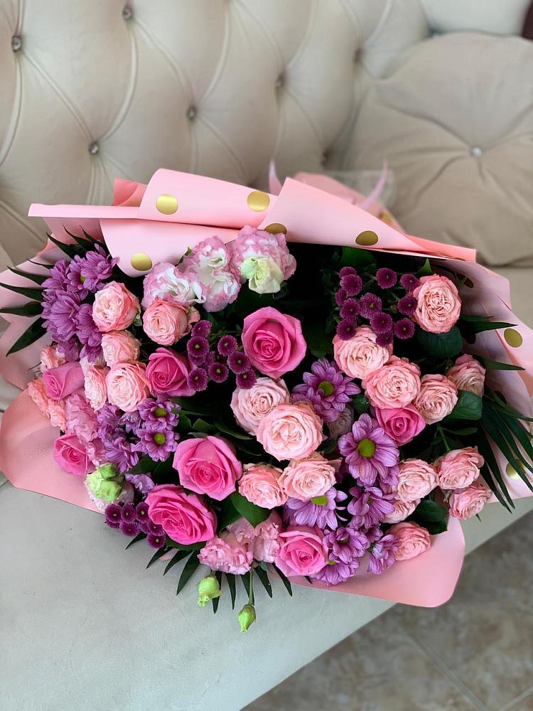 Букет цветов из: Хризантемы, Розы и Лизиантусы в Авангард