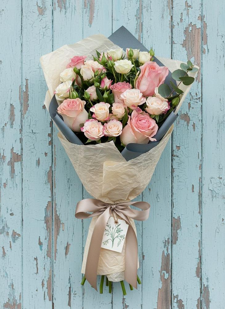 Букет цветов из: Розы в Авангард