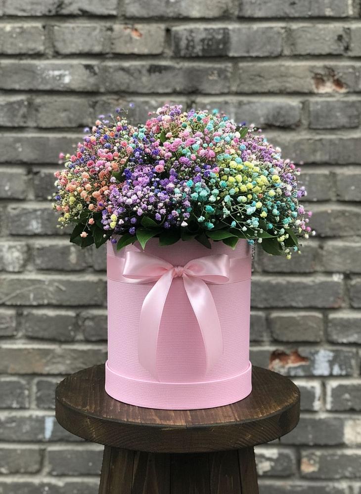 Цветочная композиция из Гипсофила и Розы в шляпной коробке в Авангард