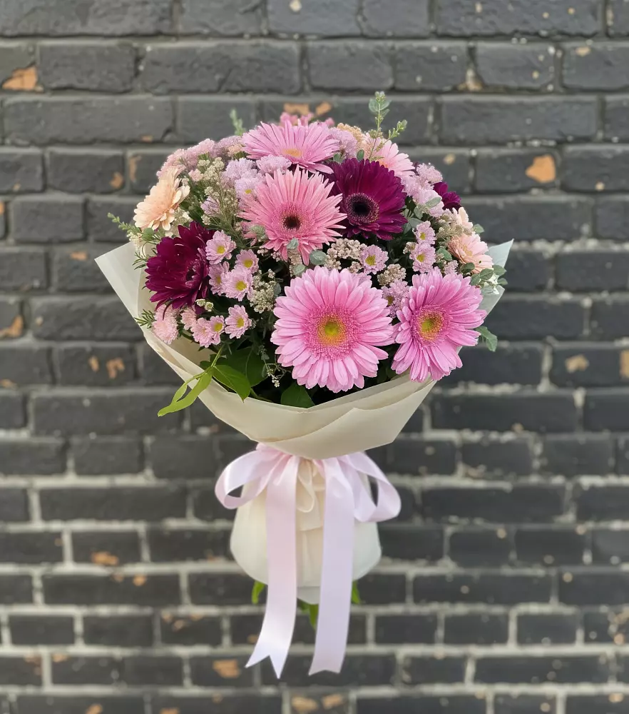 Букет цветов из: Герберы и Хризантемы в Авангард