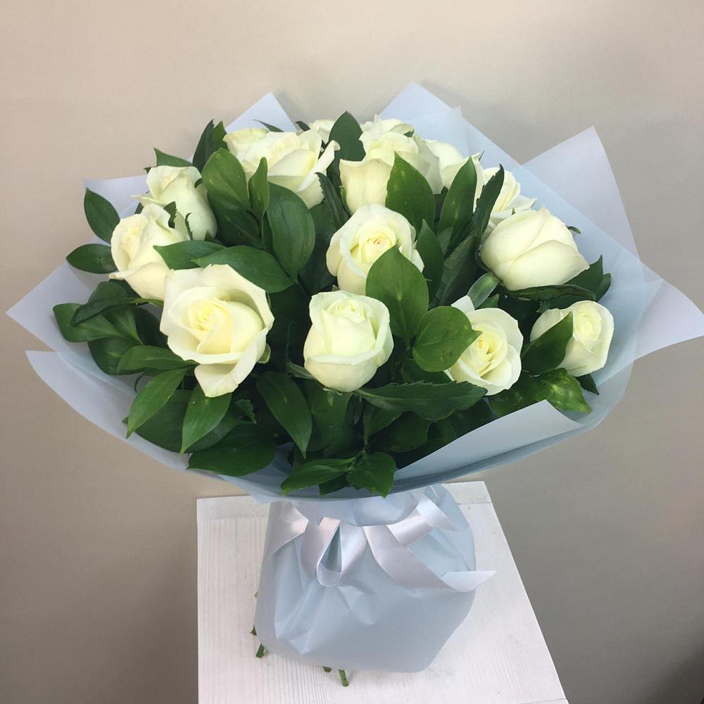 Букет 15 Белых роз Проуд в Авангард