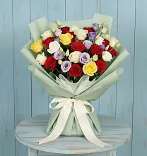Букет цветов из:  Розы в Авангард