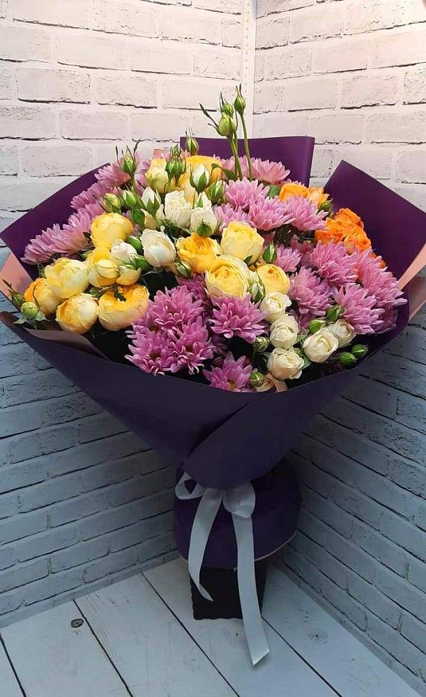 Букет цветов из: Хризантемы и Розы в Авангард