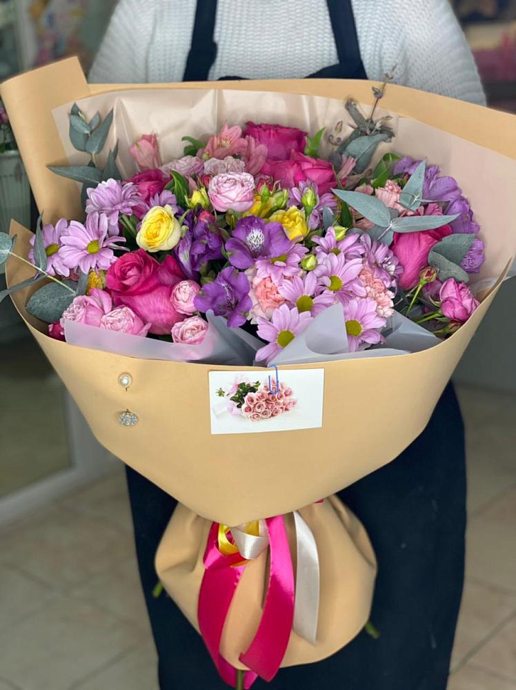 Букет цветов из: Хризантемы, Гвоздики и Альстромерии в Авангард