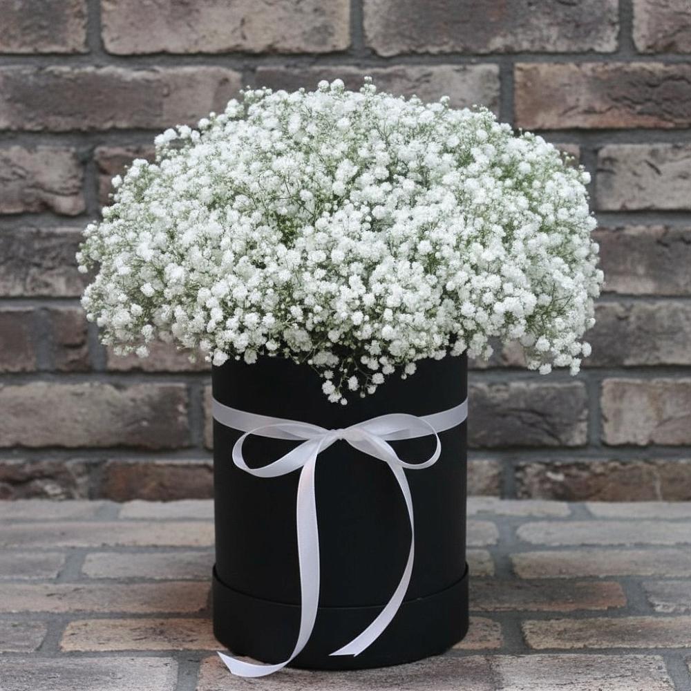 Цветочная композиция из Гипсофила в шляпной коробке в Авангард