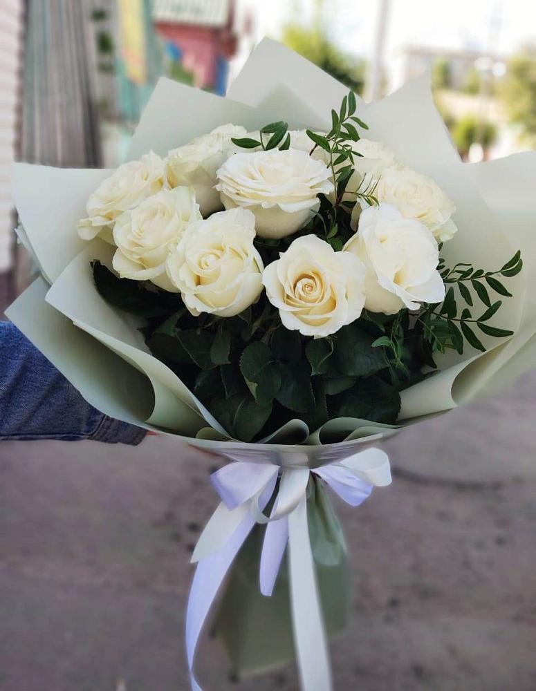 Букет Белые розы Проуд в Авангард