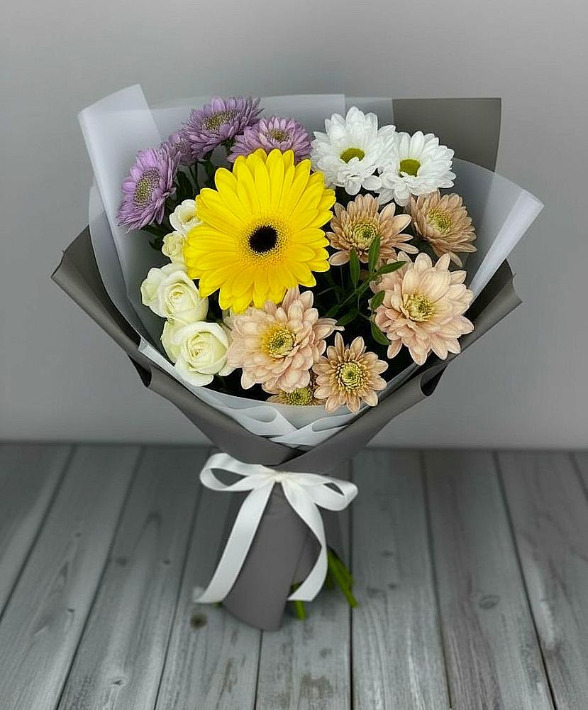 Букет цветов из: Розы, Герберы и Хризантемы в Авангард