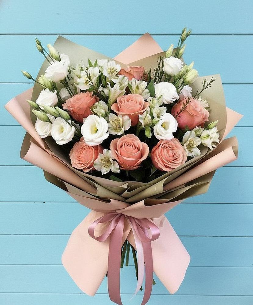 Букет цветов из: Розы, Альстромерии и Лизиантусы в Авангард