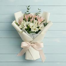 Букет цветов из:  Альстромерии в Авангард