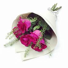 Букет цветов из:  Розы в Авангард