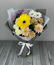 Букет цветов из:  Розы, Герберы и Хризантемы в Авангард