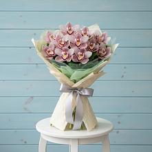 Букет цветов из:  Орхидеи и Розы в Авангард