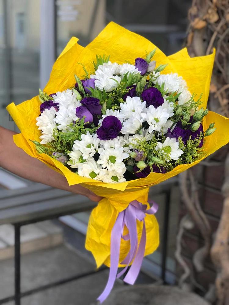 Букет цветов из: Ирисы, Хризантемы и Ромашки в Авангард