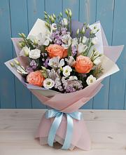 Букет цветов из:  Лизиантусы, Розы, Альстромерии и Гипсофила в Авангард