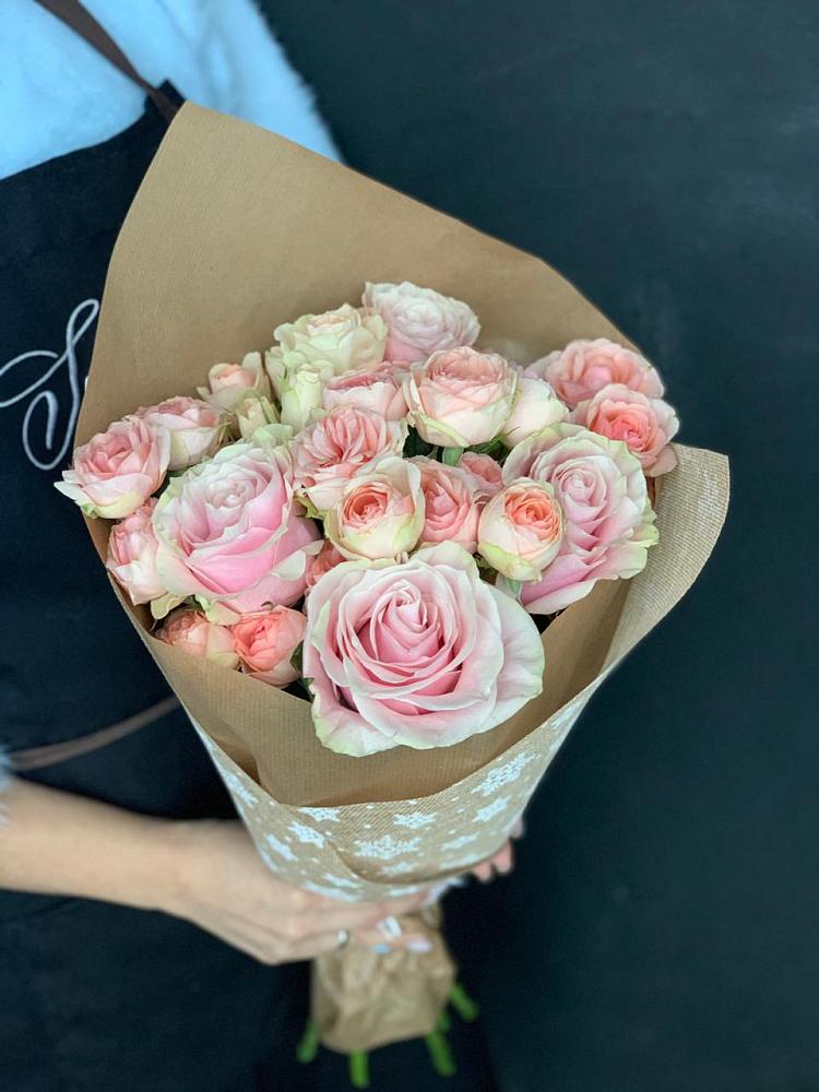 Букет цветов из: Хризантемы и Розы в Авангард