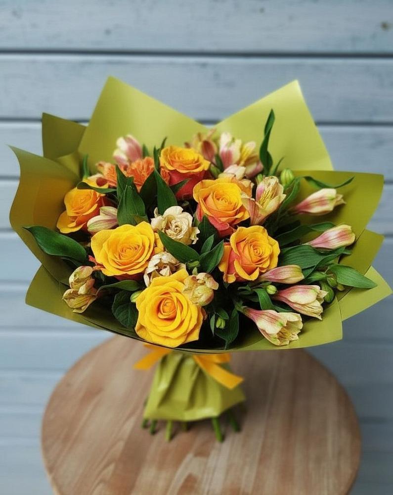 Букет цветов из: Альстромерии и Розы в Авангард
