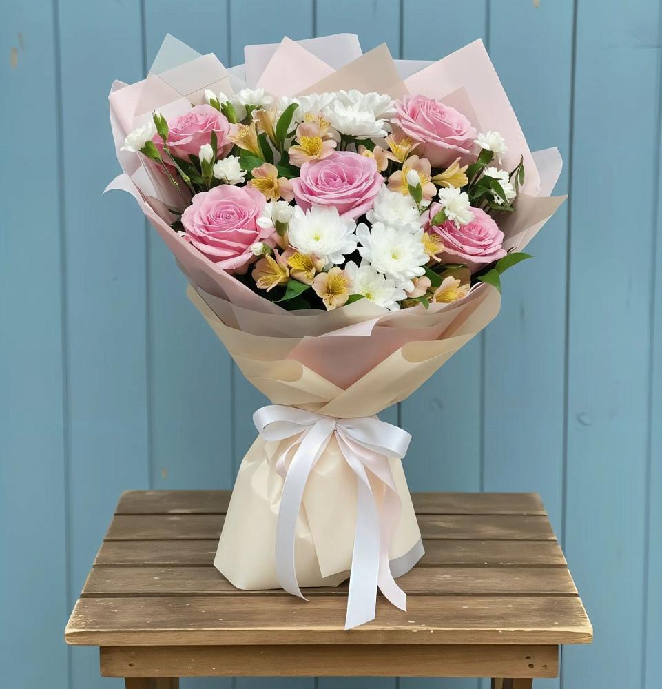 Букет цветов из: Гвоздики, Орхидеи и Розы в Авангард