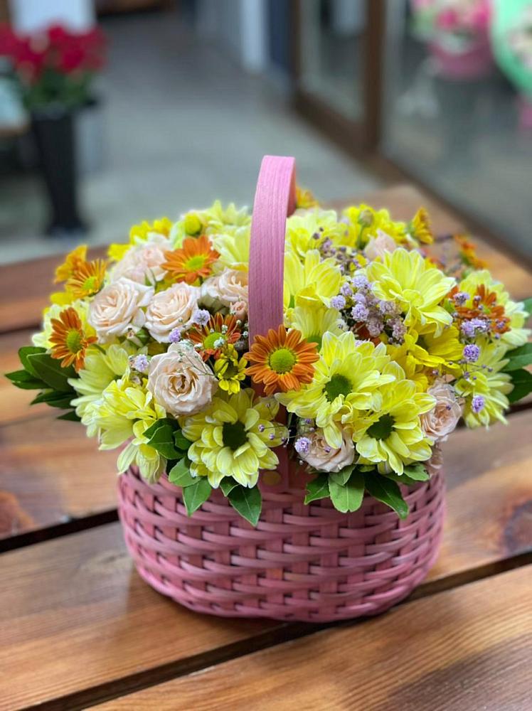 Цветочная композиция из Хризантемы и Розы в корзине в Авангард