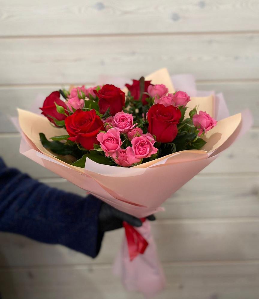 Букет цветов из: Розы в Авангард