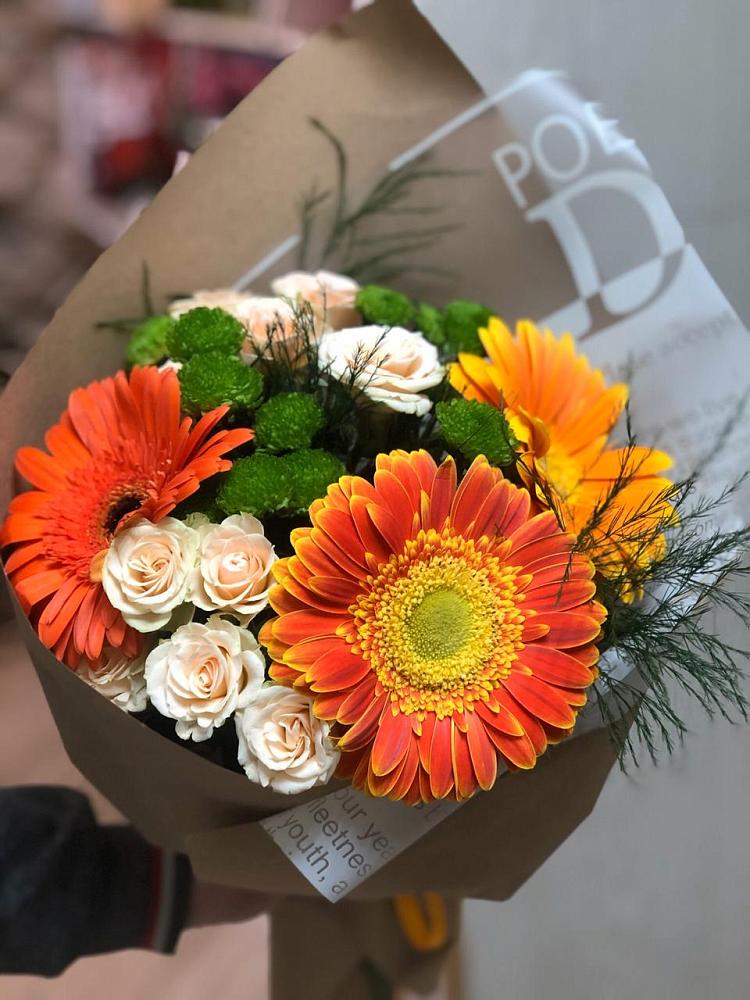 Букет цветов из: Герберы, Хризантемы и Розы в Авангард