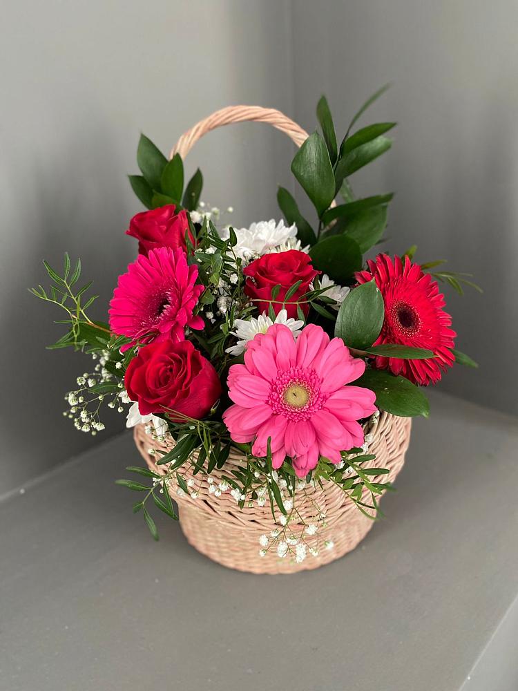 Цветочная композиция из Розы, Хризантемы и Герберы в корзине в Авангард