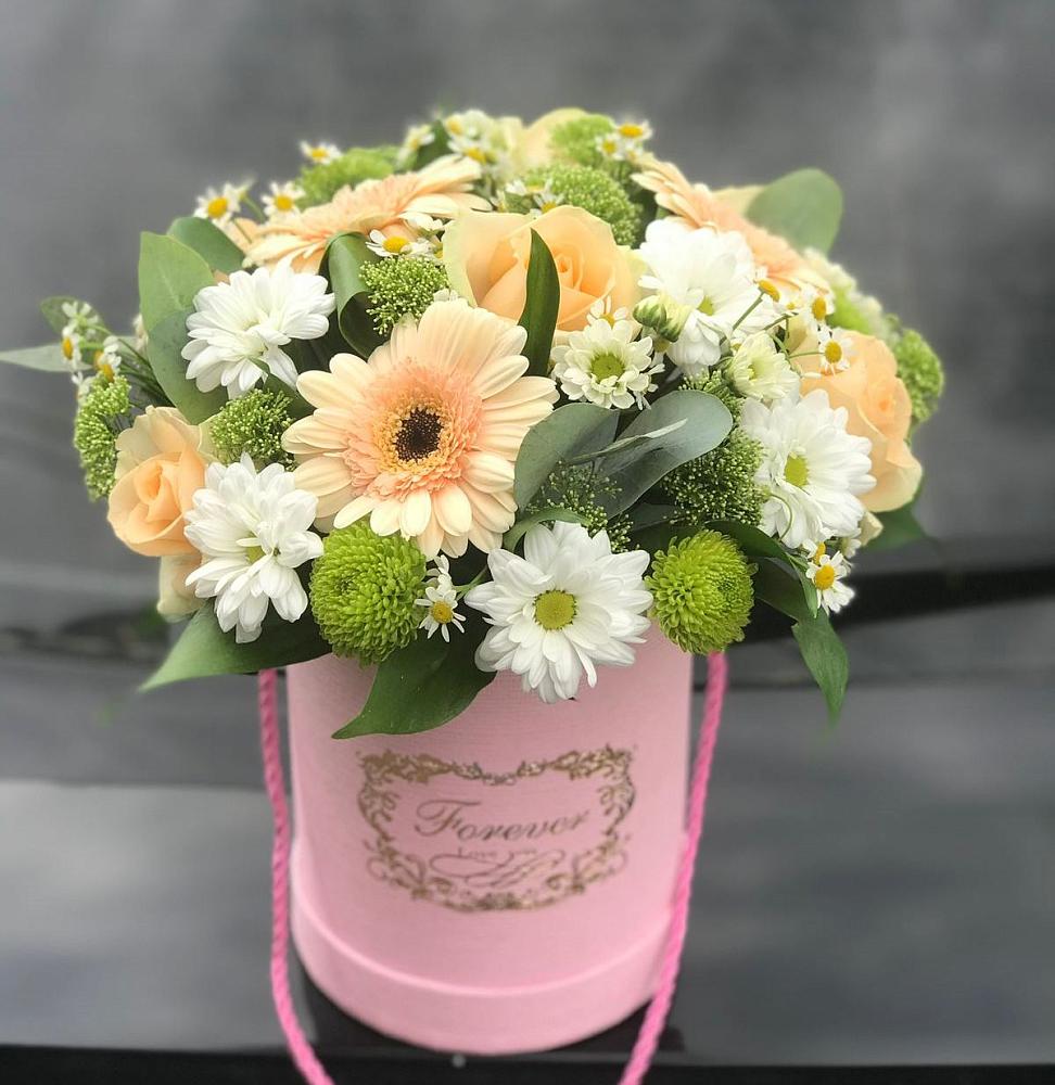 Цветочная композиция из Розы, Герберы и Хризантемы в шляпной коробке в Авангард