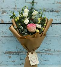 Букет цветов из:  Розы и Лизиантусы в Авангард