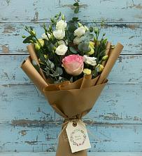 Букет цветов из:  Розы и Лизиантусы в Авангард
