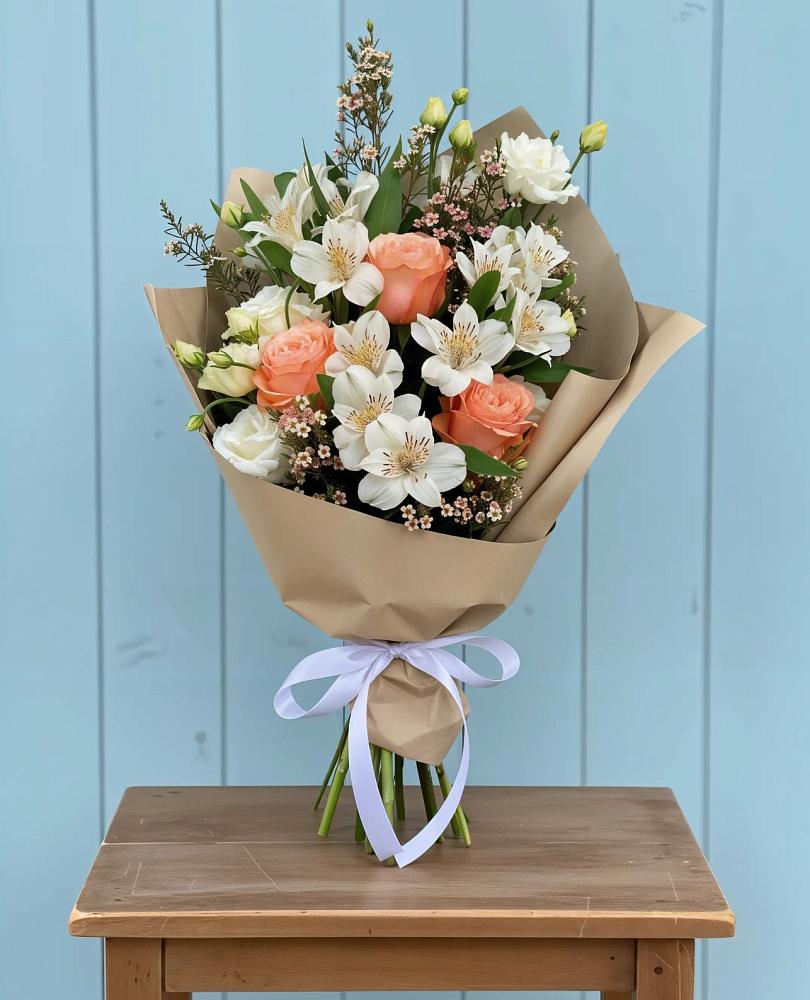 Букет цветов из: Альстромерии, Лизиантусы, Розы и Хризантемы в Авангард