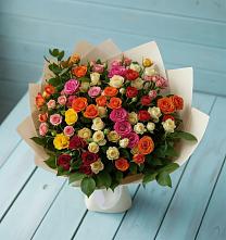 Букет Микс из разноцветных кустовых роз в Авангард
