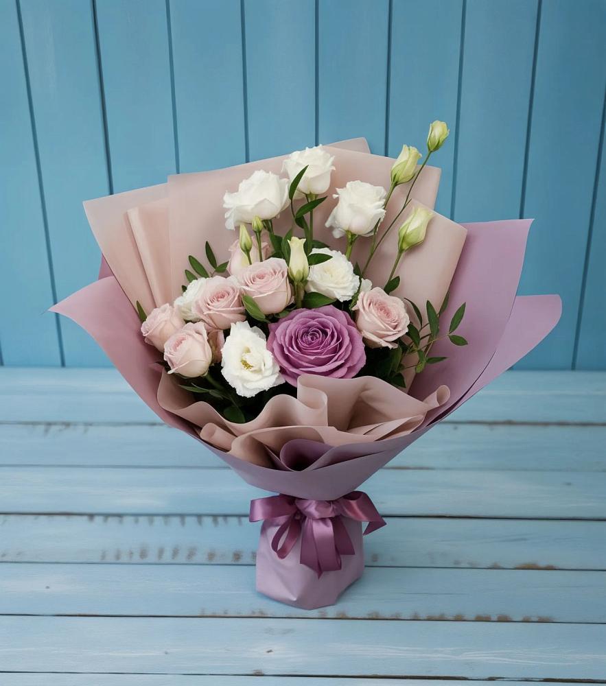 Букет цветов из: Розы и Лизиантусы в Авангард